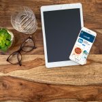 Schmuckbild zeigt ipad und iphone mit LinkedIn Masek